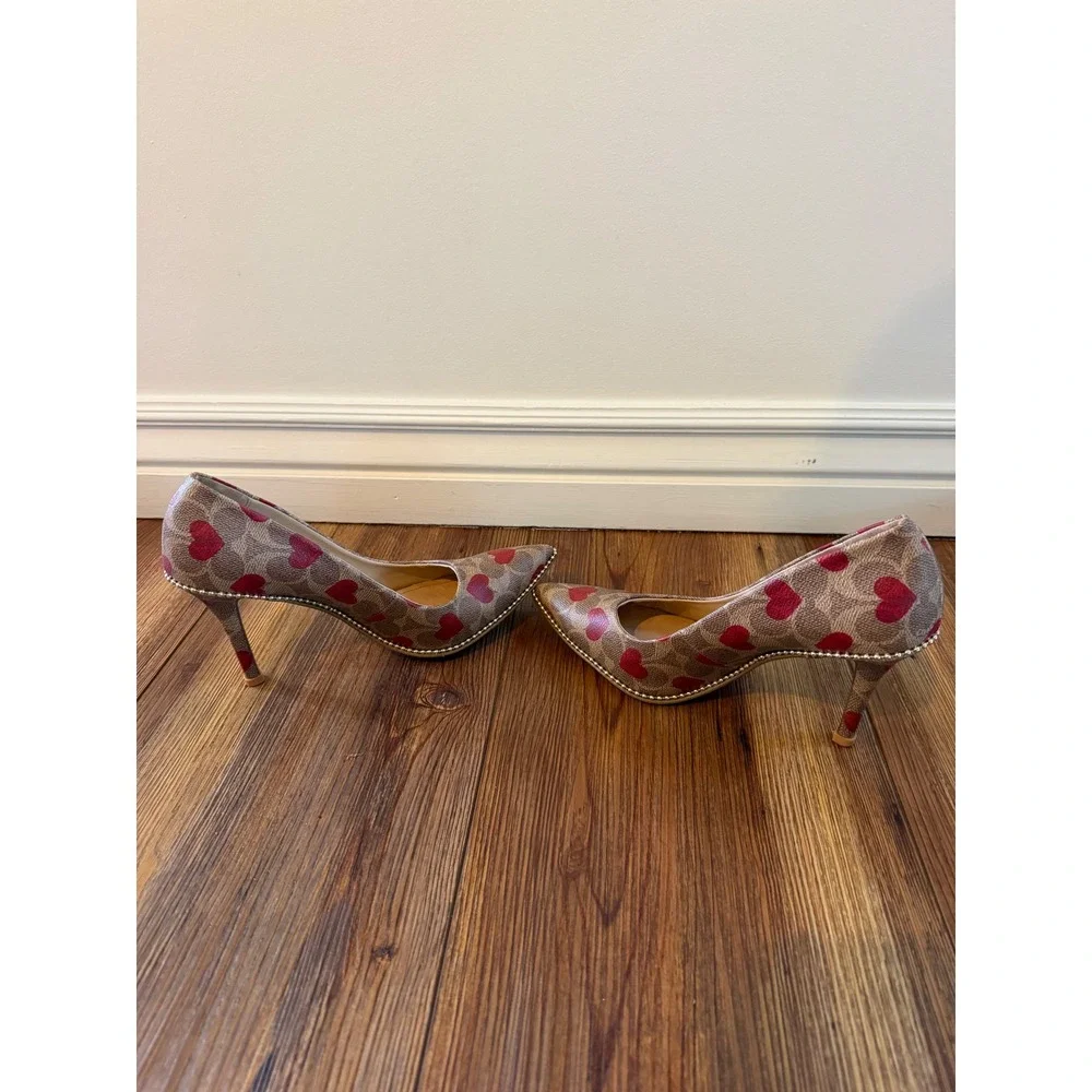 COACH Waverly Pump in Electric Red  Beaded chain Size 8.5